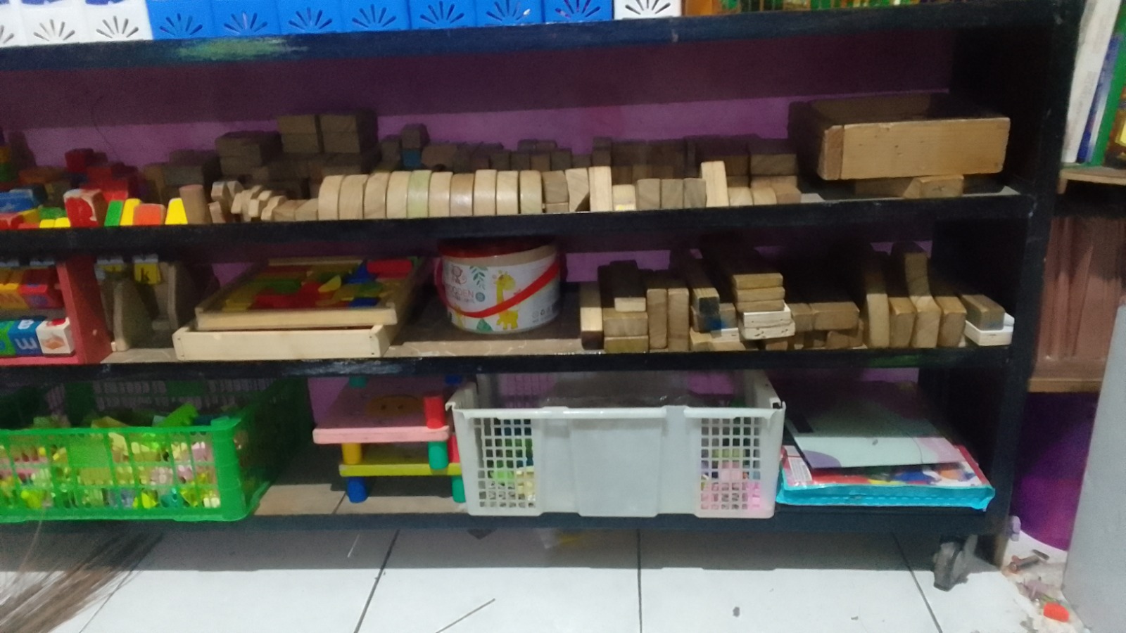 Koleksi balok dan mainan edukasi anak